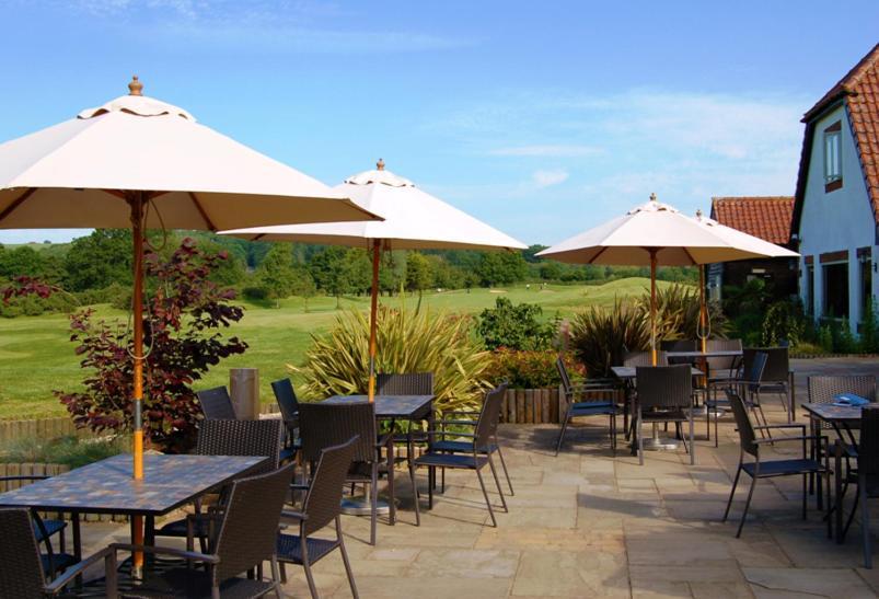 Blacknest Golf And Country Club Alton  Esterno foto